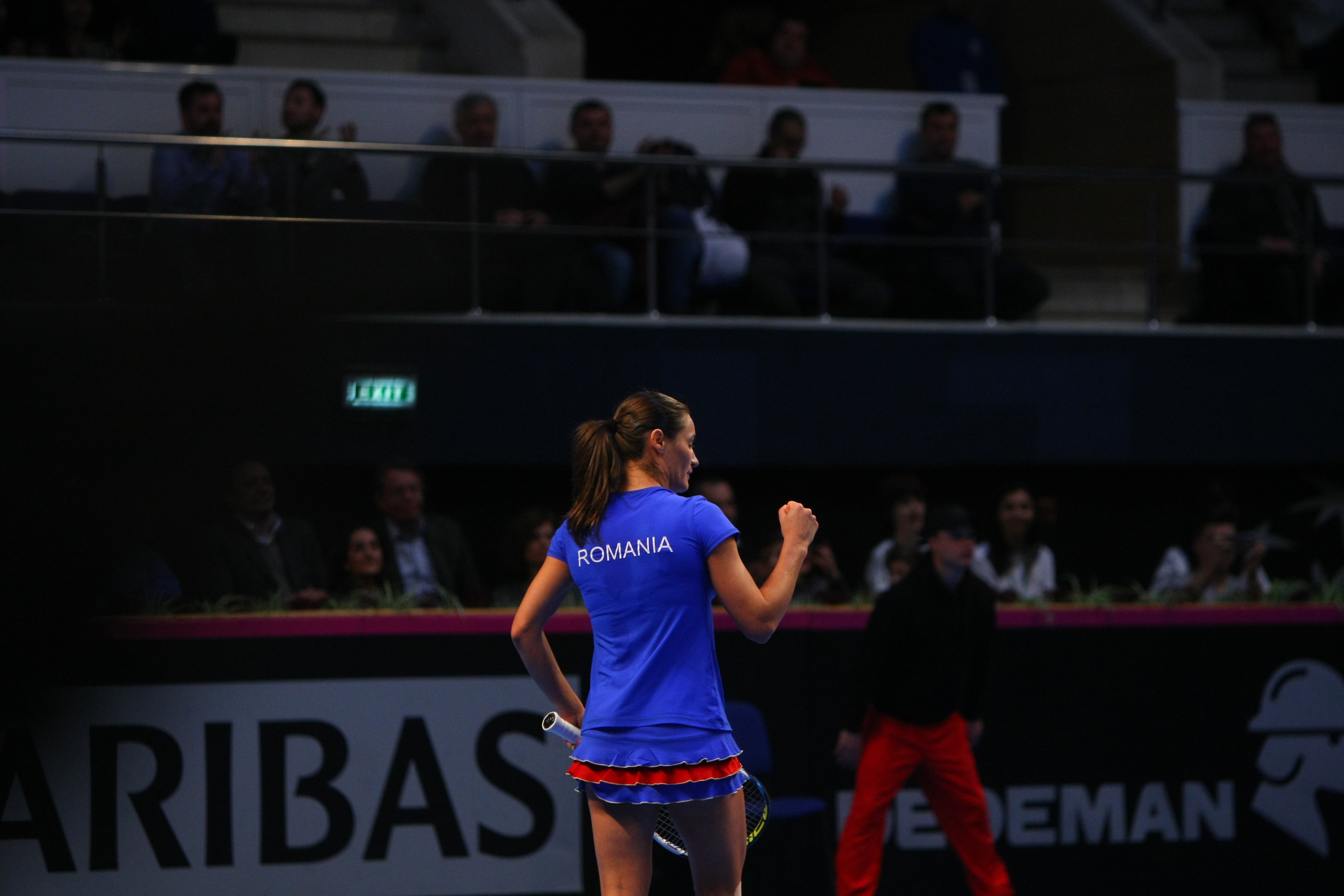 România a fost învinsă de Belgia, în primul tur al Grupei Mondiale II din Fed Cup. Irina Begu a jucat la simplu, dar a pierdut în setul decisiv. Reacții  | FOTO & VIDEO