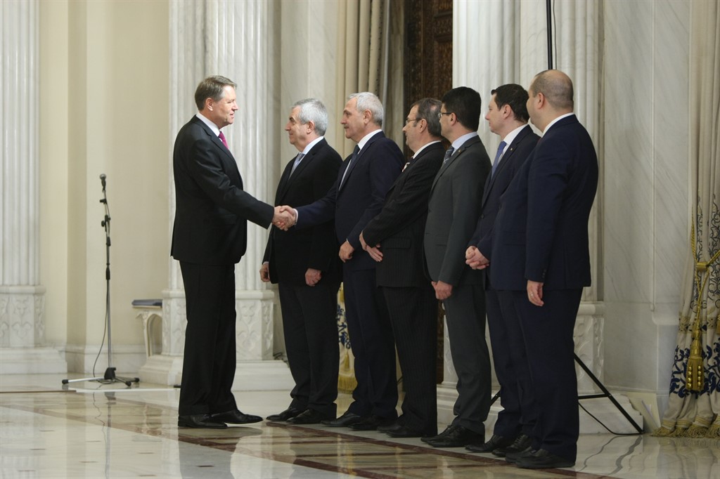 Cabinetul Grindeanu a depus jurământul; Iohannis, către Dragnea: Aflarăm de la televizor că sunteți singurul care cunoaște programul de guvernare: Învățați-i și pe ei! / GALERIE FOTO