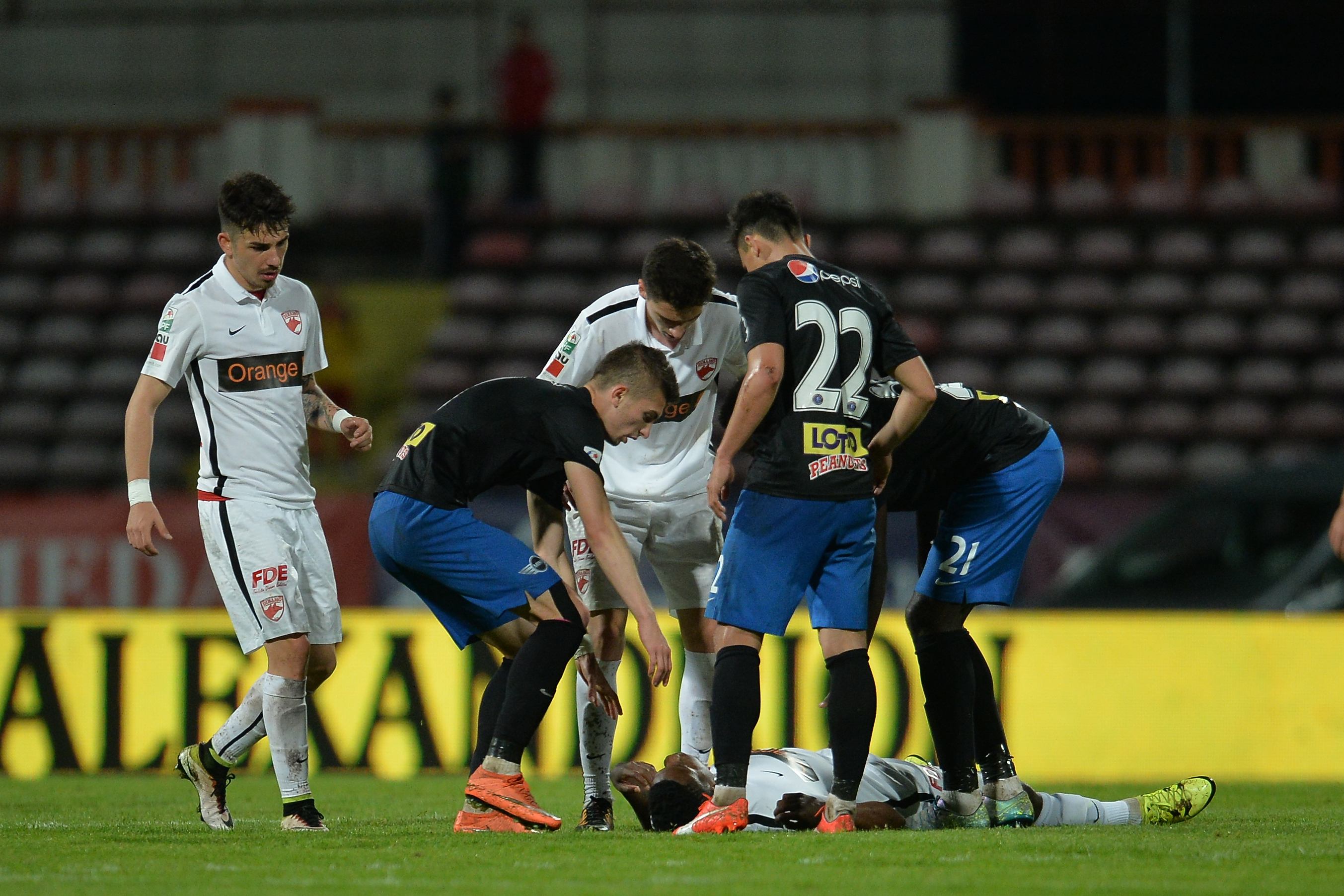 Explicaţiile medicului de la Dinamo, după moartea lui Ekeng. De ce nu i-a făcut masaj cardiac pe teren