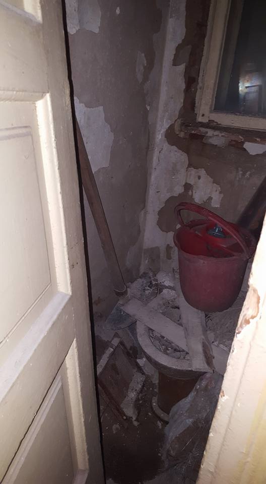 Pericol pentru pacienți! Un dispensar din Dolj nu a avut nici o reparație în 80 de ani! FOTO