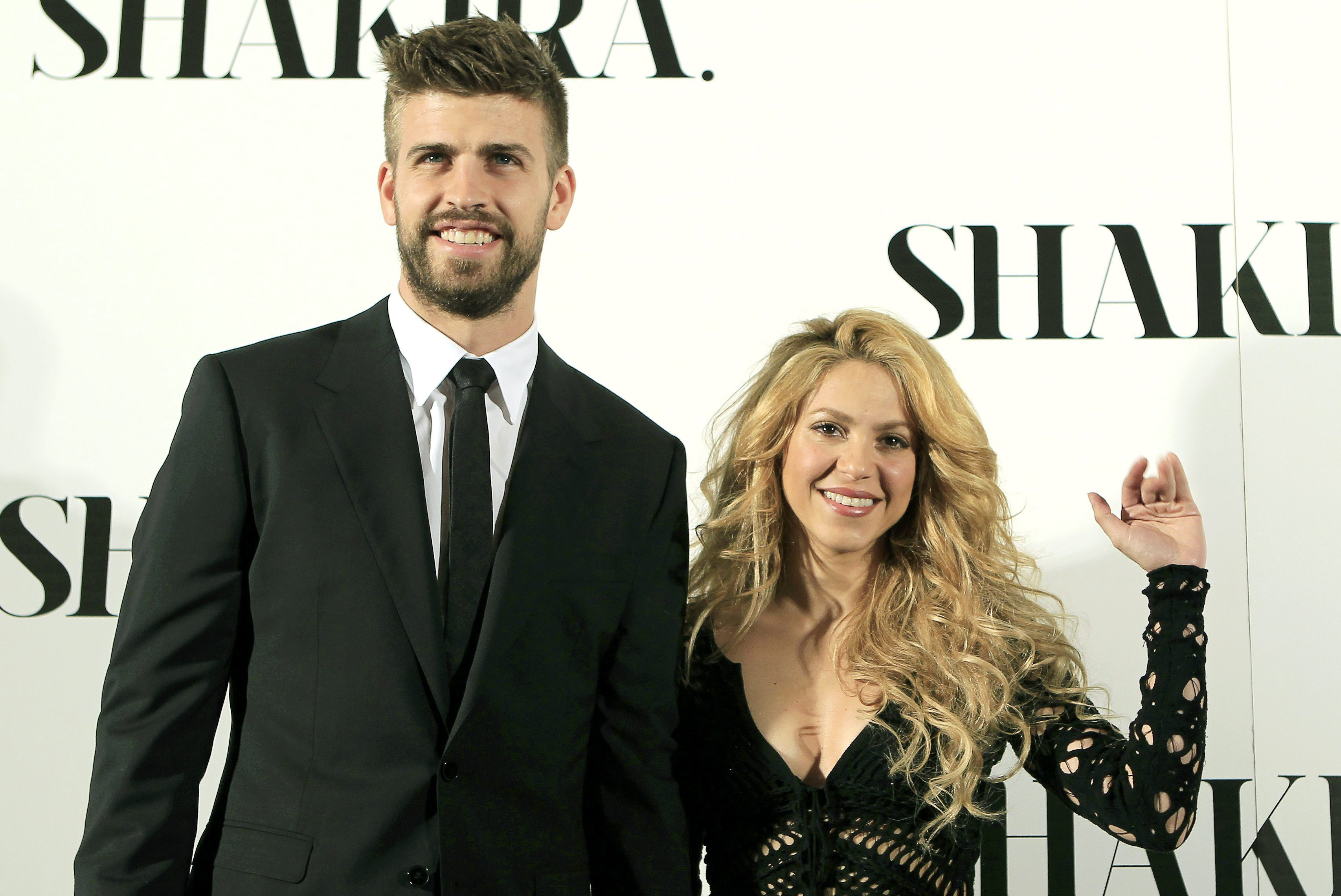 Shakira și Pique infirmă zvonurile privind despărțirea printr-o fotografie de la o cină romantică
