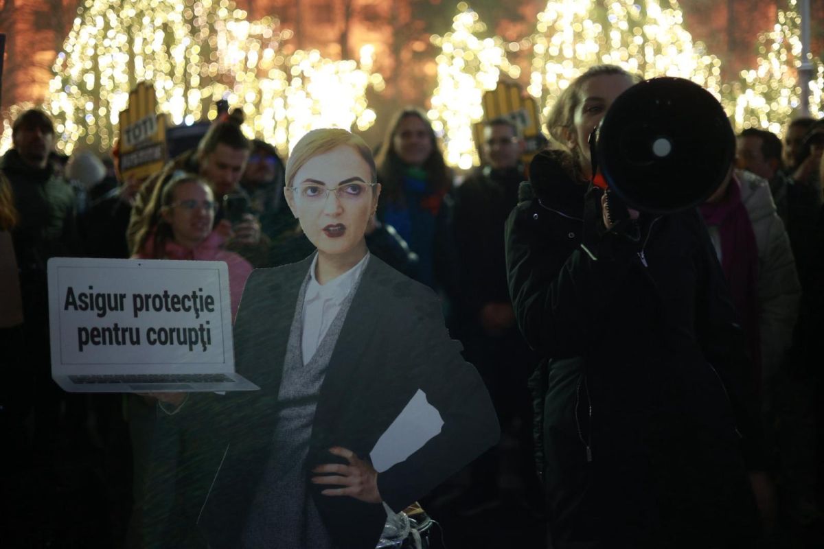 Generația Z, printre cei 4.000 de oameni prezenți în București la protestul pentru reformă în Justiție