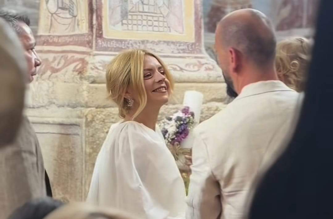 Victoria Răileanu și Adrian Ștefănescu s-au căsătorit religios. Imagini de la nunta organizată în mijlocul naturii