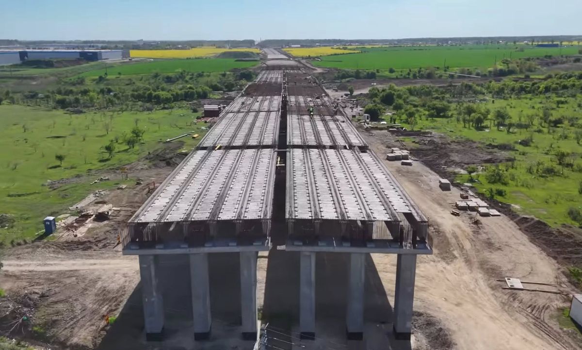 Peste 760 de muncitori și sute de utilaje au „invadat” lotul 1 pe A0 Nord: constructorul român Retter vrea să recupereze și accelerează lucrările