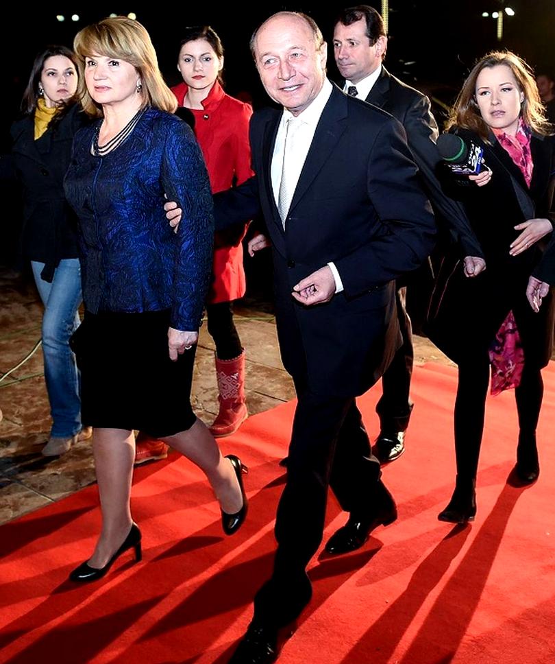 Ritualul de dimineață al lui Traian Băsescu și al soției sale. "La mine în casă nu o să auziți discuție..." | FOTO