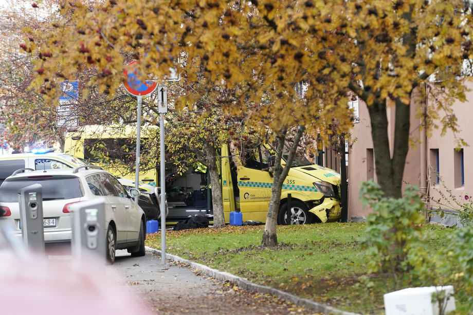 Alertă în Norvegia. Un bărbat înarmat a furat o ambulanță și a lovit mai mulţi trecători la Oslo