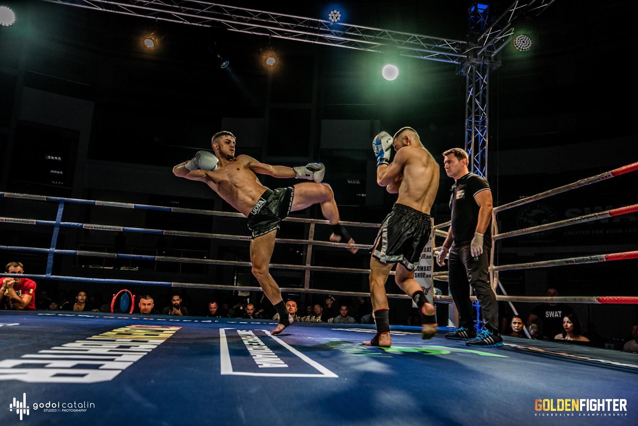 Meciuri spectaculoase la Golden Fighter Craiova. Centura intercontinentală WKU a fost câștigată de Adrian Mitu FOTO&VIDEO