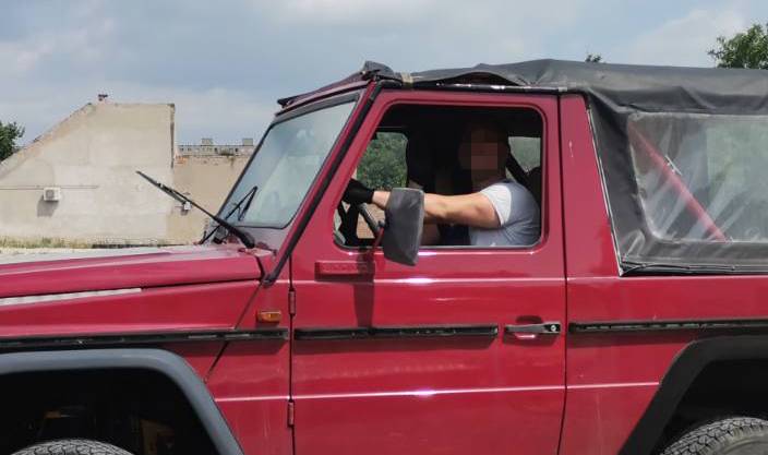 Brutális gyilkos próbált betörni a Rádió 1 stúdiójába Sebestyén Balázsékhoz, később egy 76 éves embert végzett ki a parkolóban