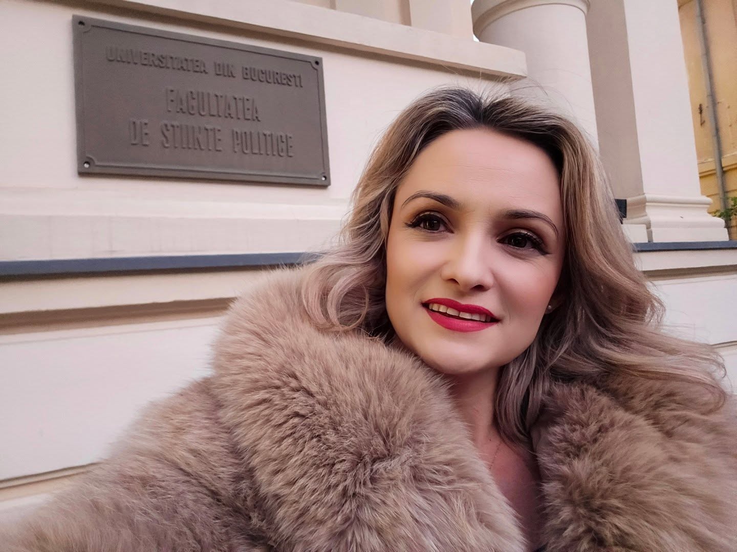 Amalia Bellantoni, care a împiedicat-o pe Diana Șoșoacă să candideze la prezidențiale, și soțul său, reținuți pentru tâlhărie. Cum au spart mascații ușa ca să poată intra
