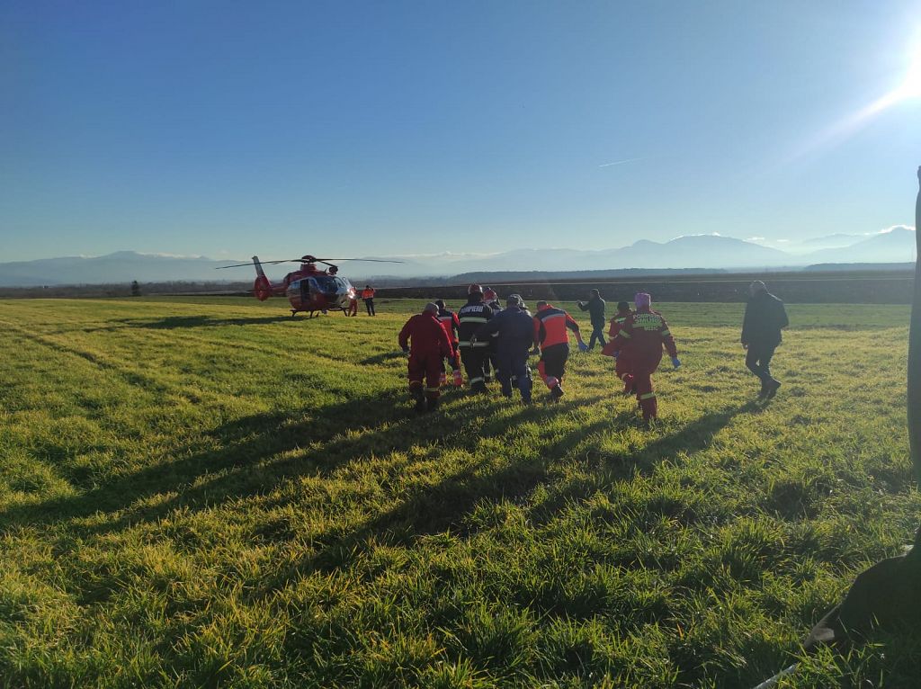 Şase oameni, transportați la spital în urma unui accident în Covasna. Una dintre victime, preluată de elicopterul SMURD