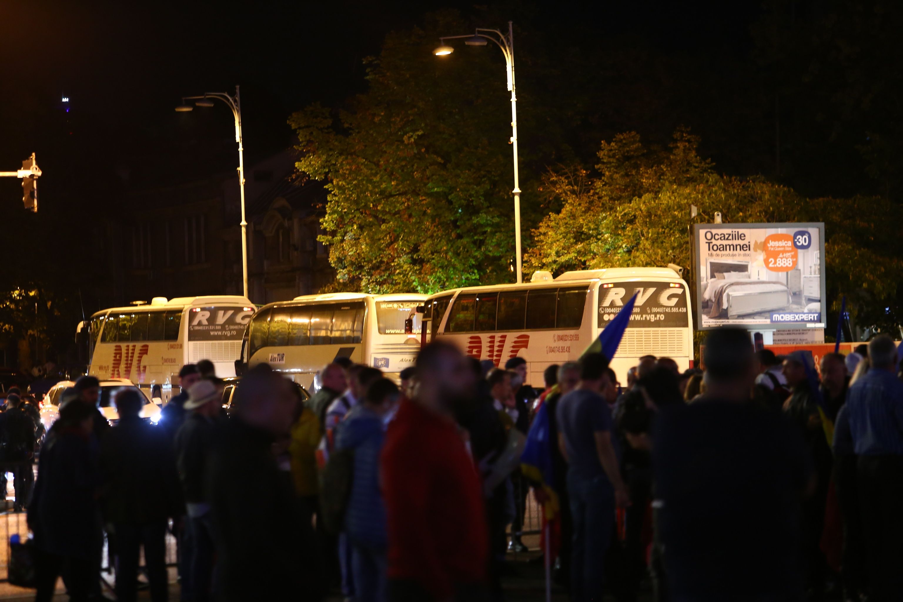Scandal între taberele Simion și Șoșoacă, la protestul AUR. Manifestanții, despărțiți de jandarmi