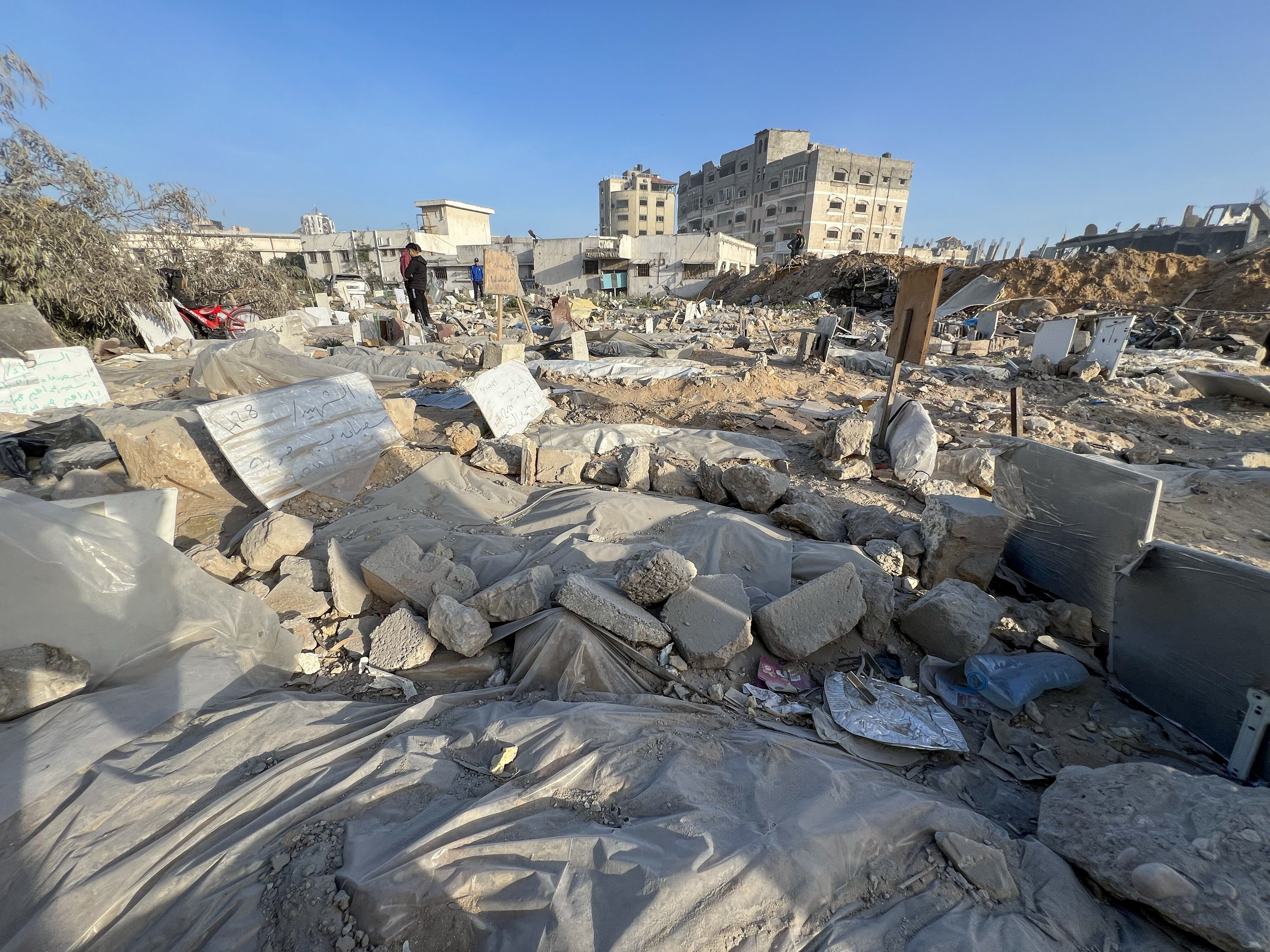 Israelul s-a retras din spitalul Al-Shifa, cel mai mare din Gaza, după două săptămâni de asediu. „Zeci de cadavre”, găsite după retragere