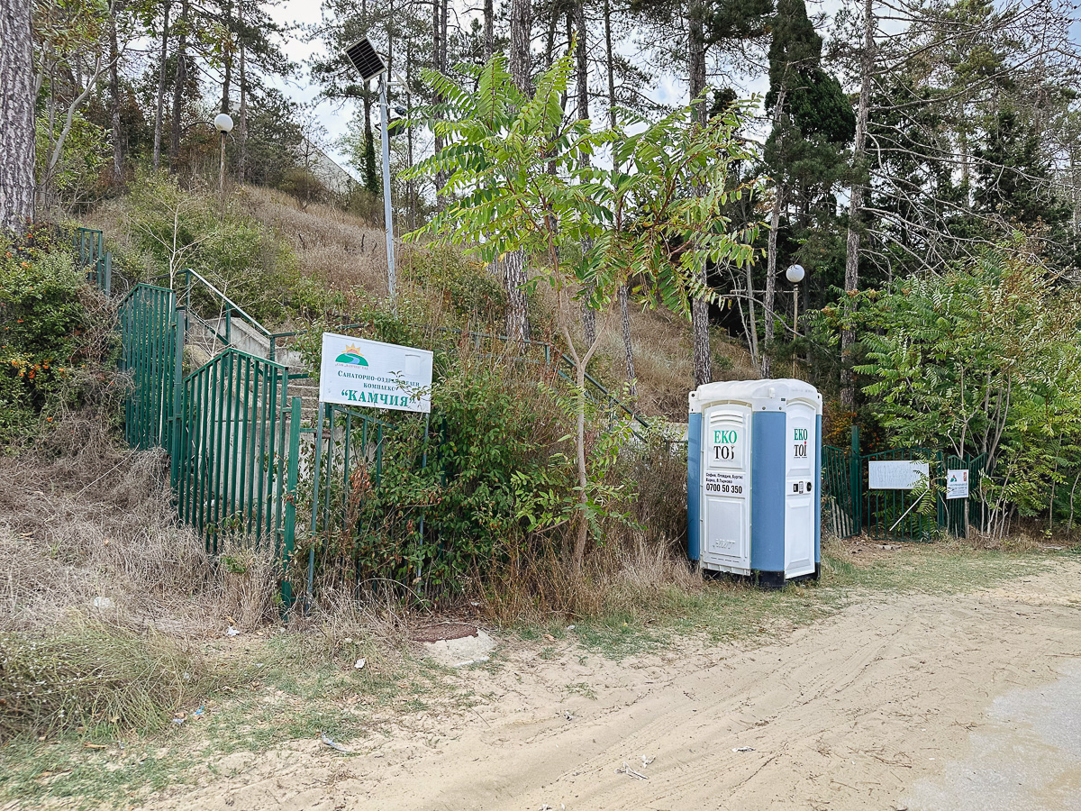 Reporterii Libertatea au mers în tabăra deținută de Federația Rusă pe litoralul bulgăresc. Ce au descoperit dincolo de gardul pe care scrie „Obiectivul nu este operațional!”