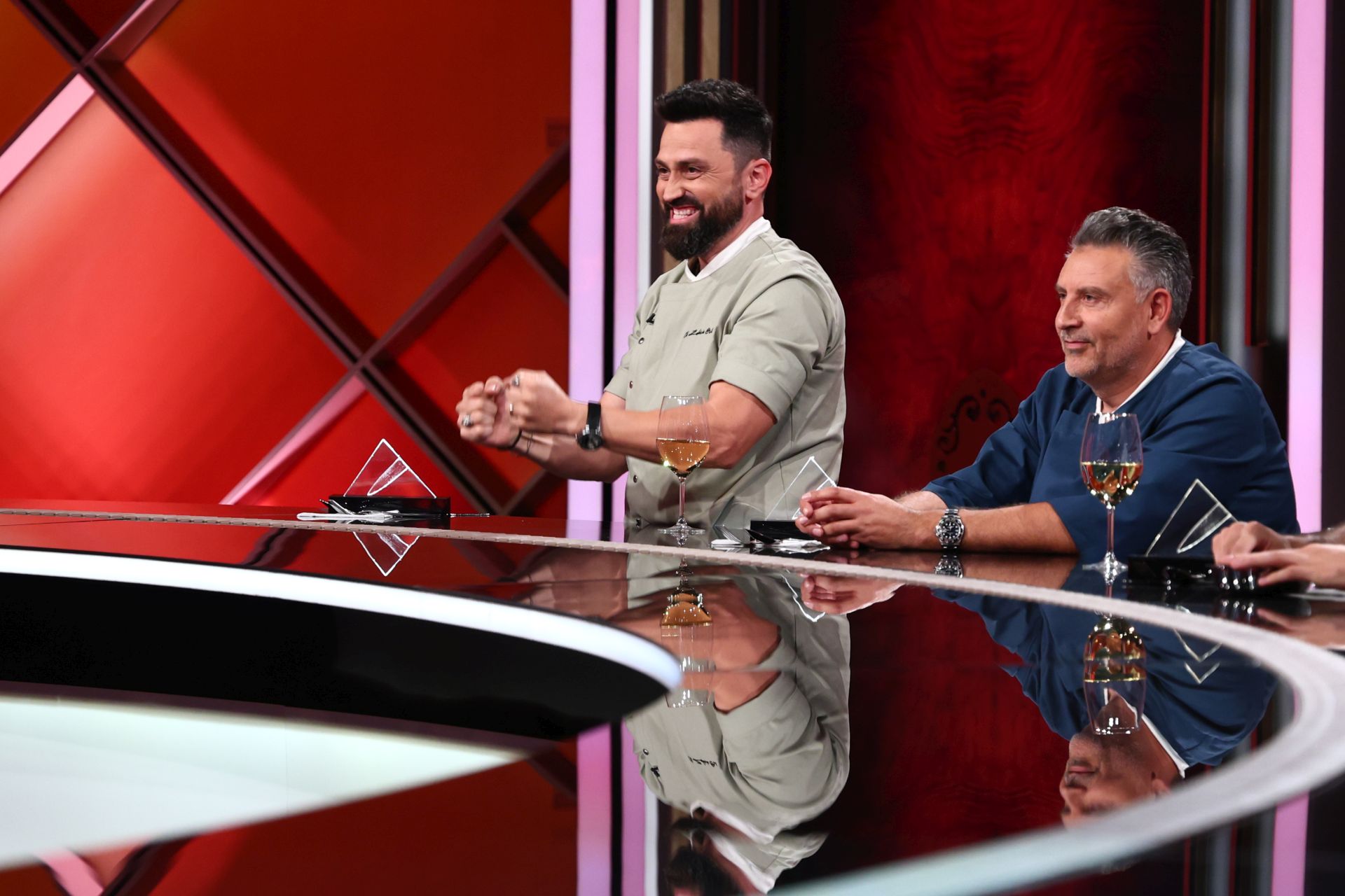 Ce audiență a avut premiera „Chefi la cuțite” 2025, sezonul 15. Diseară, o celebră prezentatoare de la Observator îi va juriza pe cei patru chefi