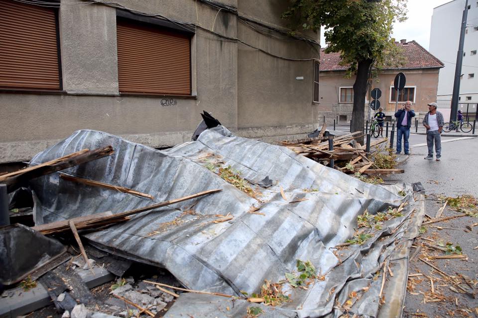 FOTO & VIDEO | Prăpăd după furtună în Cluj. Imaginile dezastrului, publicate de primarul Emil Boc