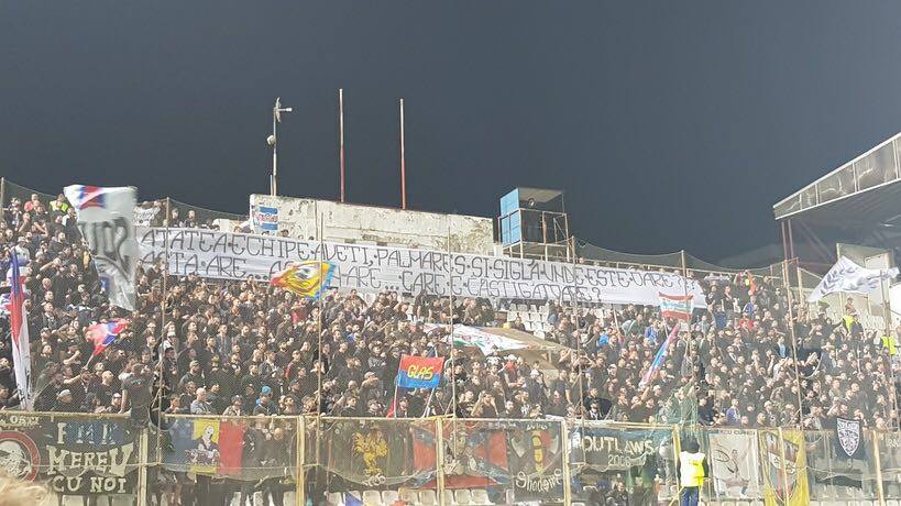 Cele mai tare mesaje afișate la Academia Rapid - CSA Steaua: ”Galeria lu′ Rapid, cea mai membră de partid” | GALERIE FOTO