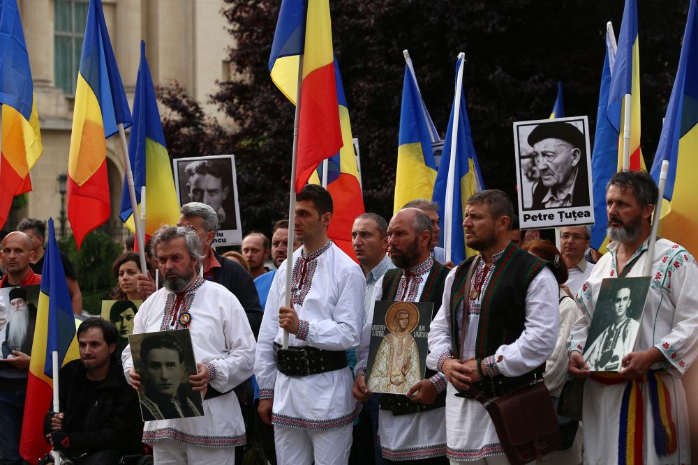 FOTO/ Ziua națională de cinstire a martirilor din temnițele comuniste a fost comemorată în Piața Revoluției