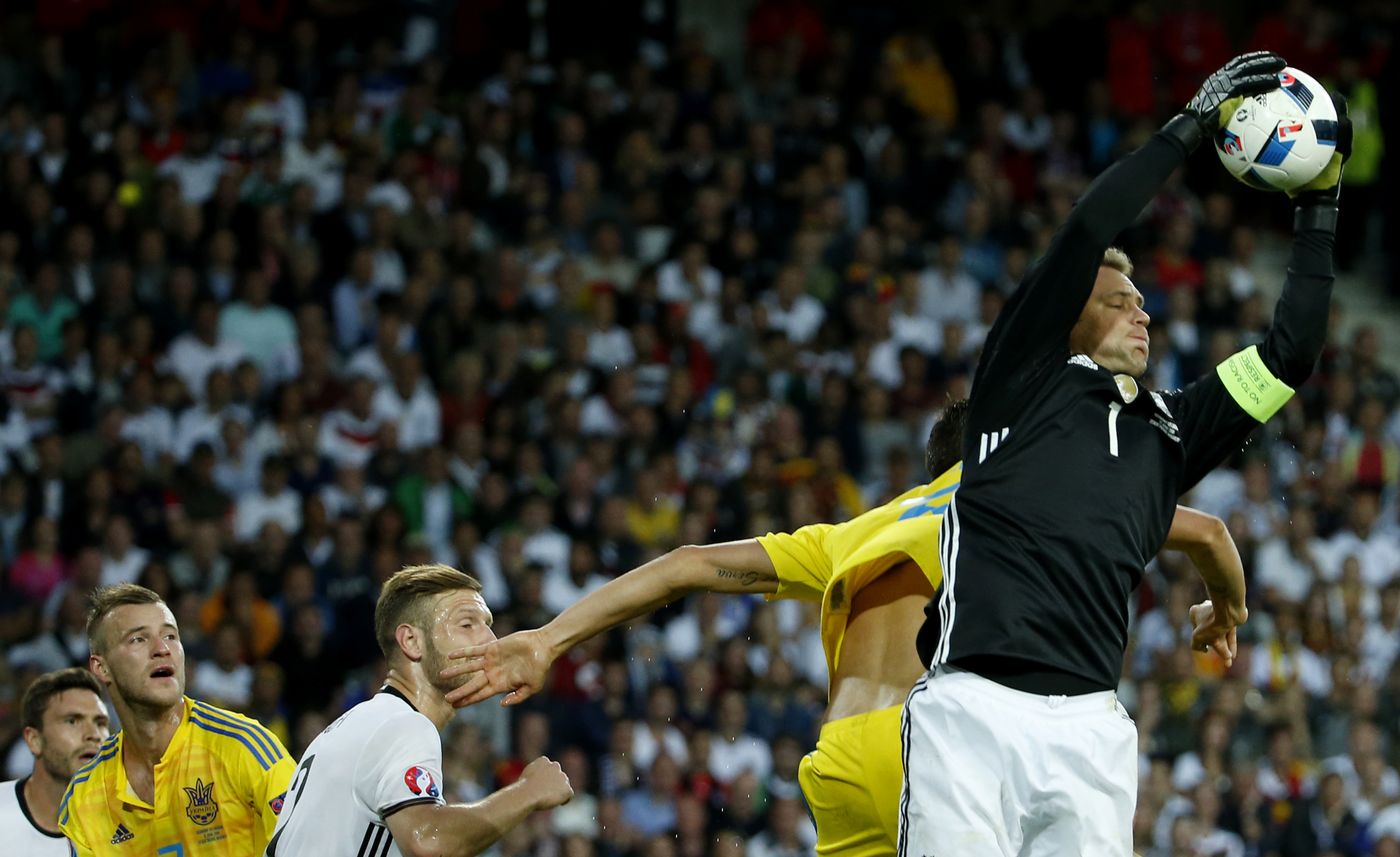 Euro 2016. Ritualul dezgustător al lui Low. Antrenorul german și-a pus mâna în zona intimă, apoi și-a mirosit degetele! / VIDEO