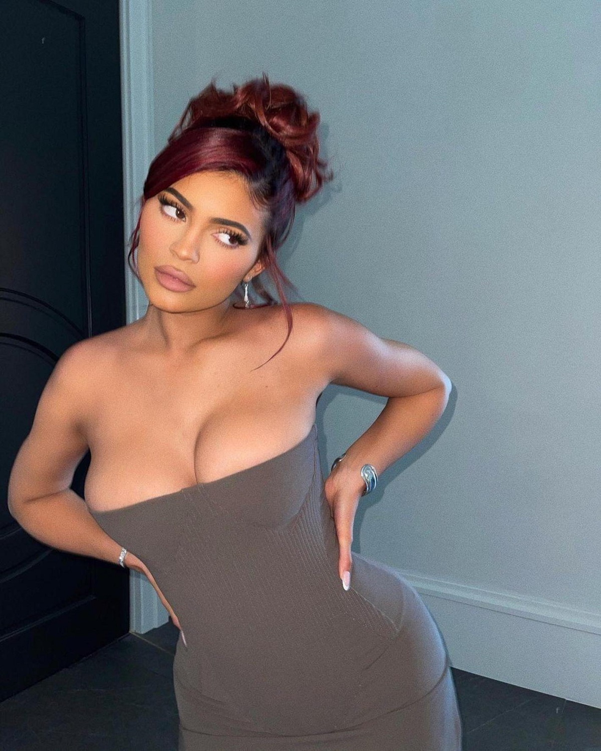 Kylie Jenner a dezvăluit numele medicului estetician la care apelează. Detalii despre operația de implant mamar