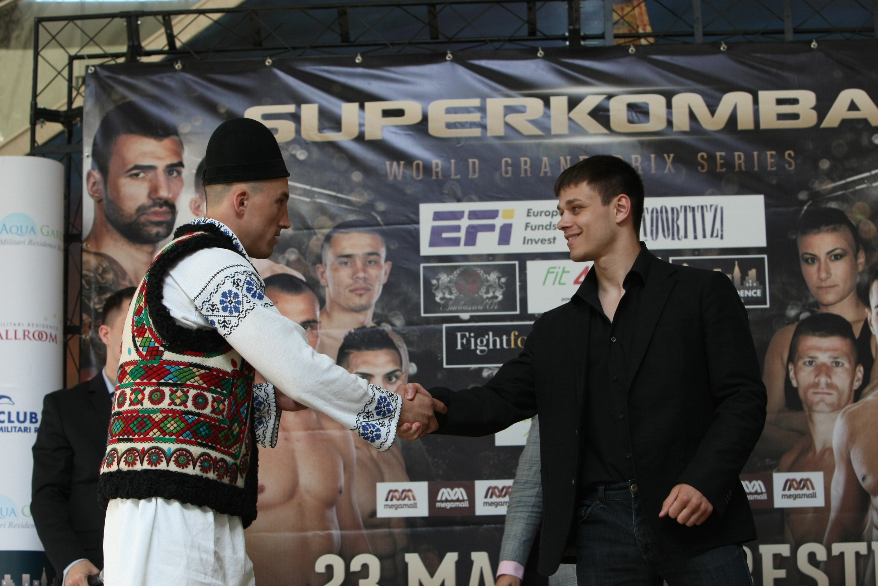 Luptătorii de la Superkombat București au trecut cu bine de proba cântarului oficial / GALERIE FOTO