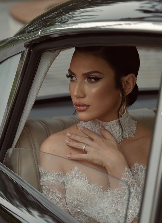 Cum a apărut Dani Oțil la nunta lui Răzvan Simion cu Daliana Răducan. Îmbrăcată într-o rochie decoltată, Gabriela Prisăcariu l-a însoțit