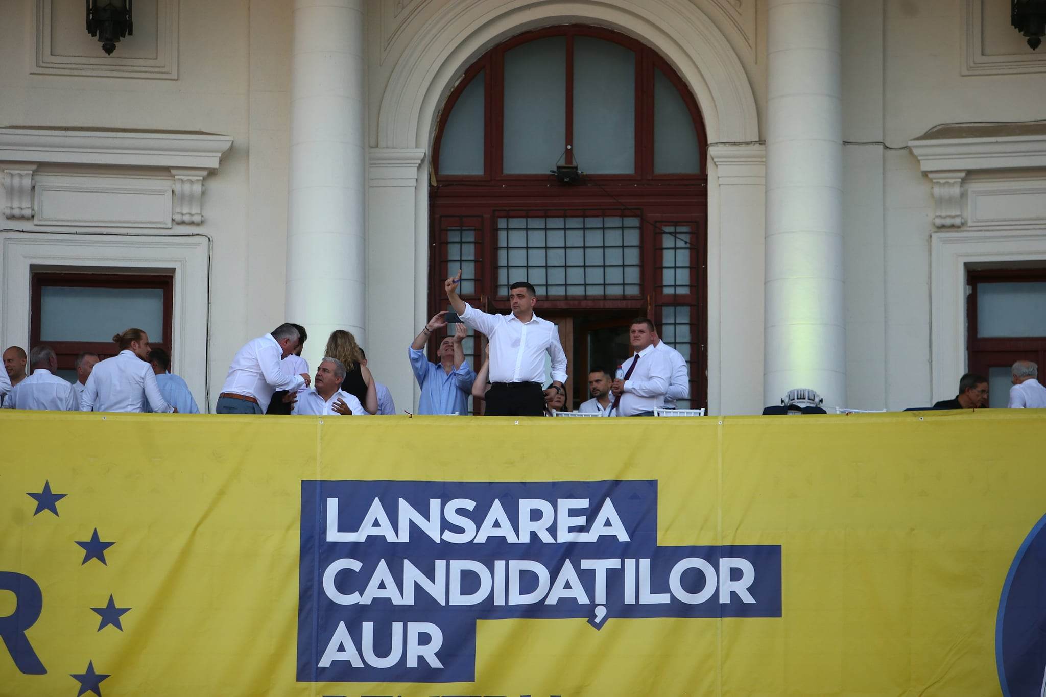 AUR și-a lansat candidații la europarlamentare în fața a mii de susținători. Simion: Dacă Viktor Orban își face temele, s-ar putea să-l vrem în proiectul nostru european