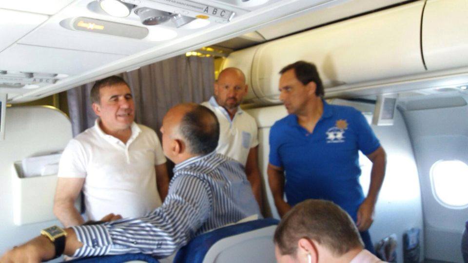Generația de Aur, întâlnire senzațională la Cardiff. Răducioiu s-a fotografiat cu tatăl lui David Beckham! GALERIE FOTO