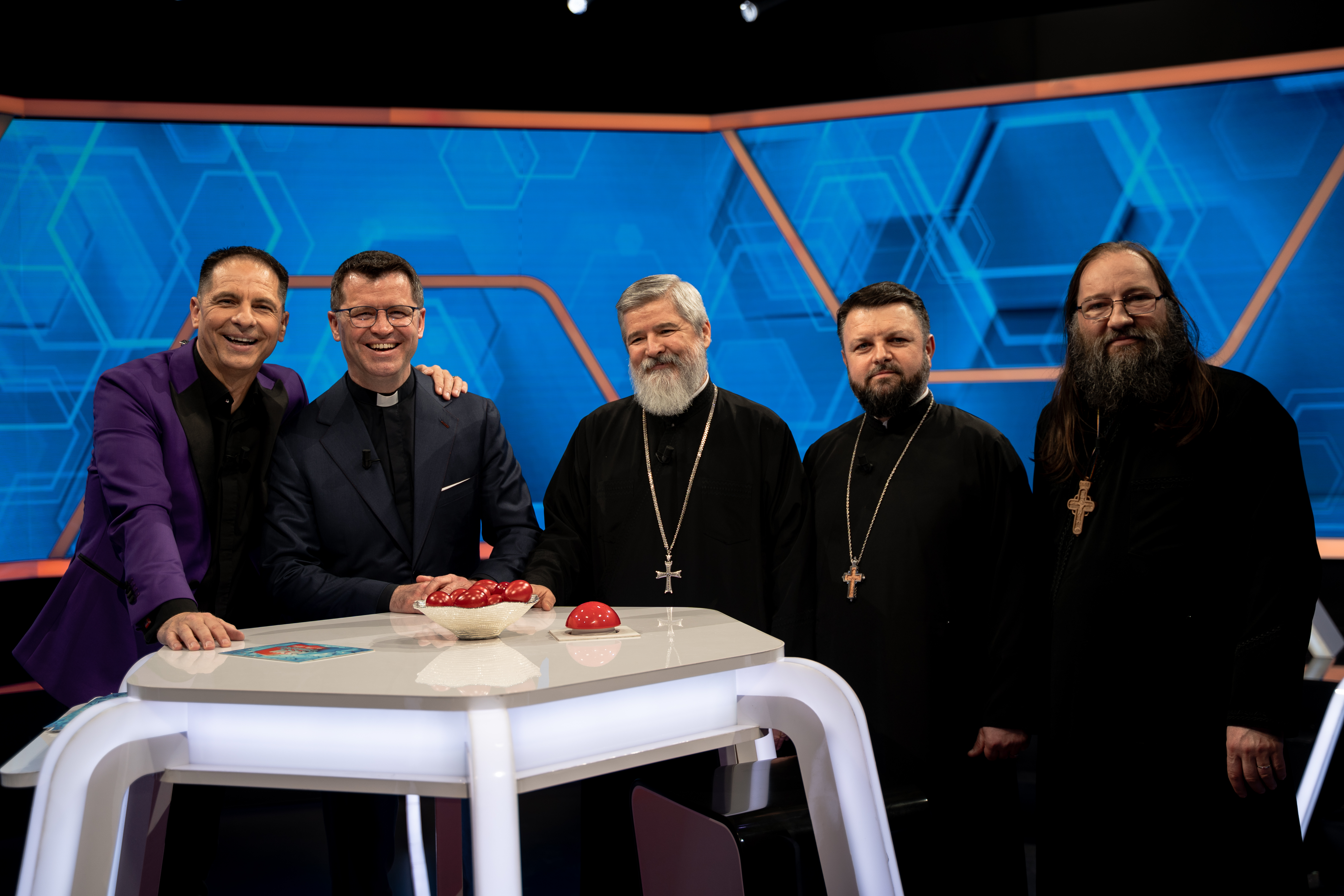 Program TV de Paște 2026 la Kanal D și Kanal D2. Vorbe de duh rostite de preoți în fața lui Dan Negru la „Jocul cuvintelor”