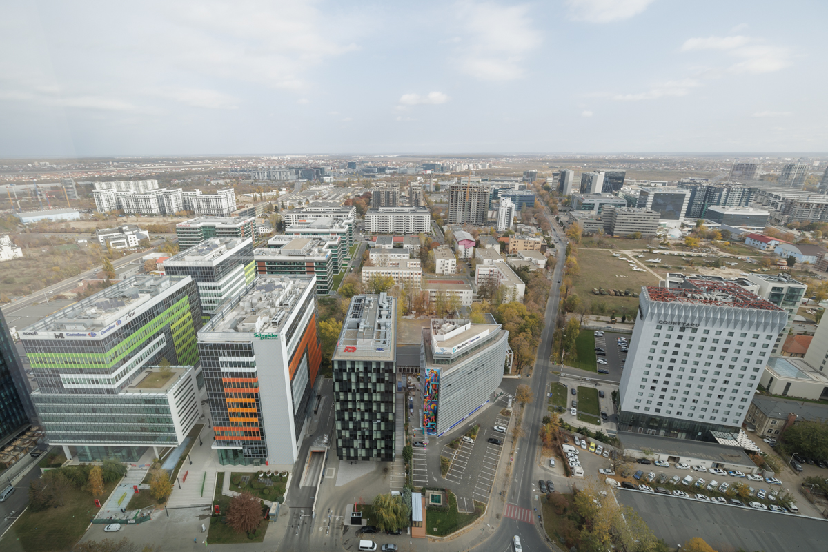 780 de oameni au urcat cele 620 de scări ale Sky Tower, cea mai înaltă clădire din București. Cel mai vârstnic participant a avut 77 de ani: „Merg la sală de cinci ori pe săptămână”
