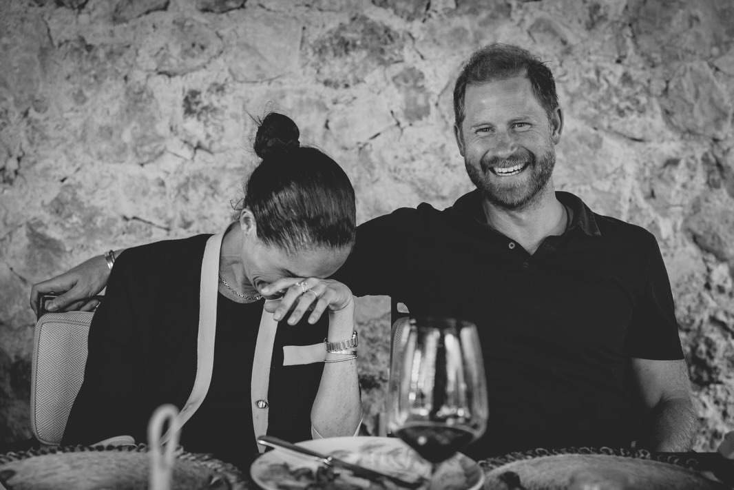 Imagini cu Meghan Markle și Prințul Harry din vacanța petrecută în Europa. Archie și Lilibet au vizitat pentru prima dată locul unde este înmormântată Prințesa Diana