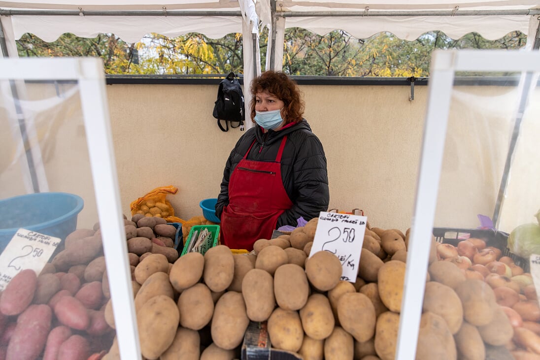 REPORTAJ. Supărarea comercianților dintr-o piață de la marginea Bucureștiului pe aglomerația de la Obor: “I-au văzut pe ei așa și ce au zis, hai să îi închidem pe toți”