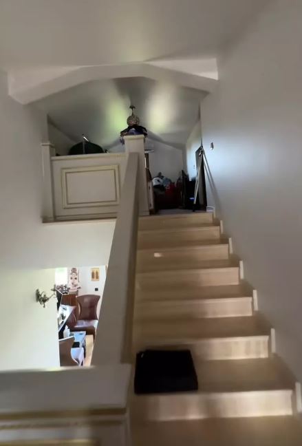 Imagini din vila cu 5 etaje a Anamariei Prodan. Vrea să își pună lift: „Arăbesc, turcesc, cum vreți voi, mie îmi place” VIDEO