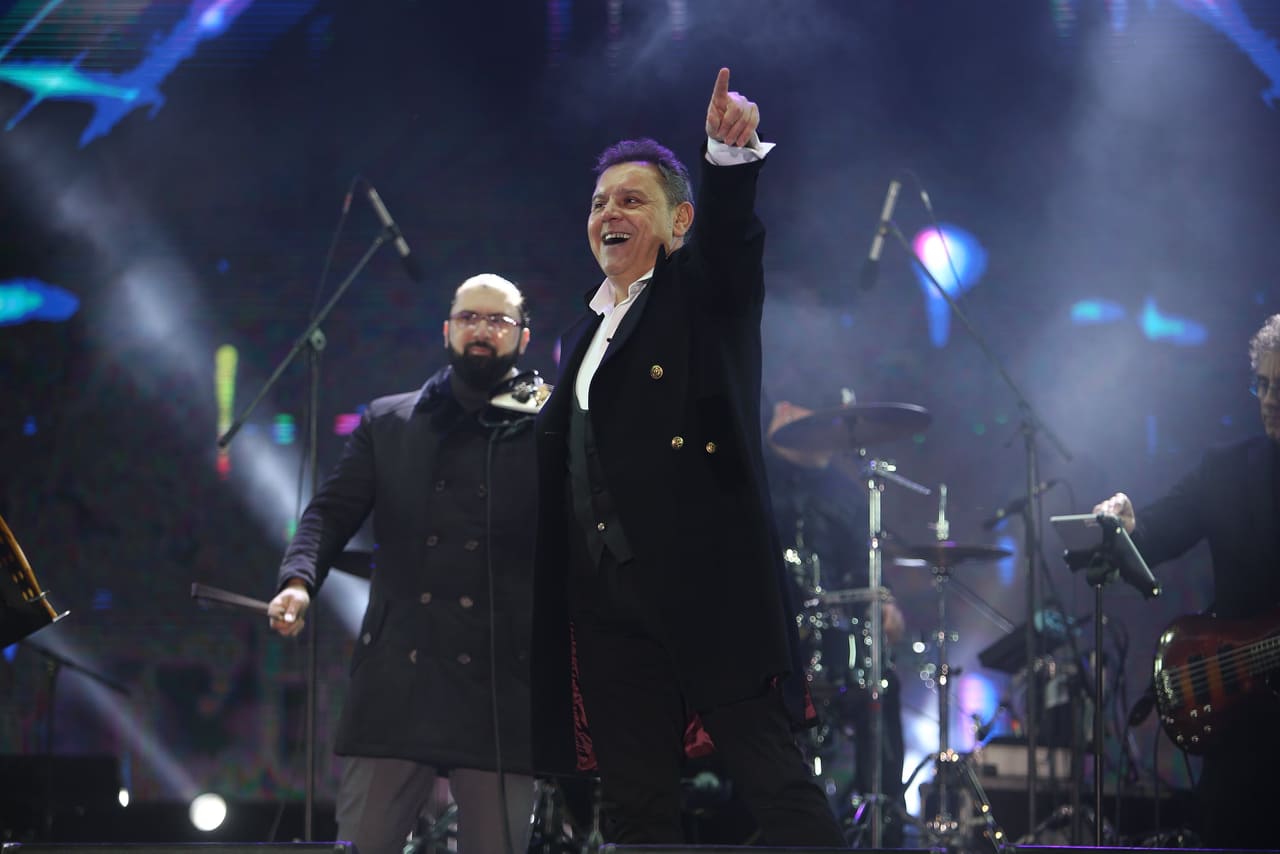 Revelion 2020 pe ritm de disco, în Piața Constituției din București. Cum s-au distrat bucureștenii la cumpăna dintre ani
