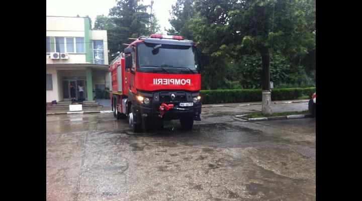 UPDATE: Ambulanța Prahova, inundată în urma ploilor torențiale. Inundațiile au făcut prăpăd în mai multe județe din țară