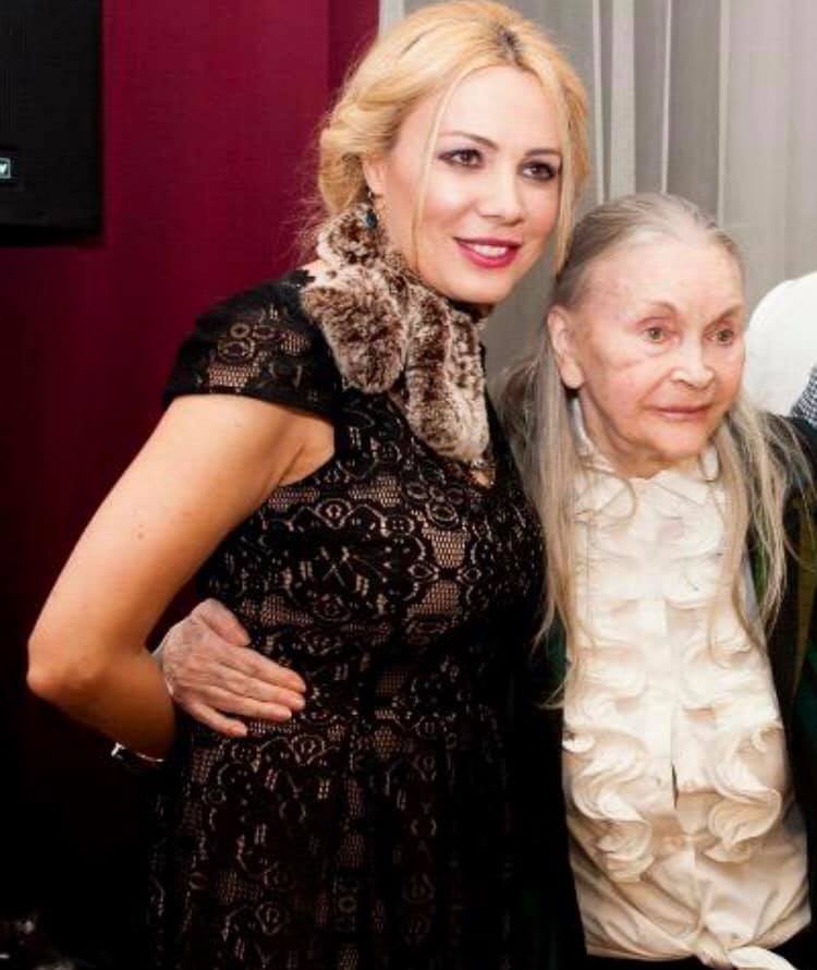Anunțul făcut de Dana Săvuică înainte de incinerarea Zinei Dumitrescu. Ce se întâmplă în locul din fața Casei de Modă Venus | FOTO