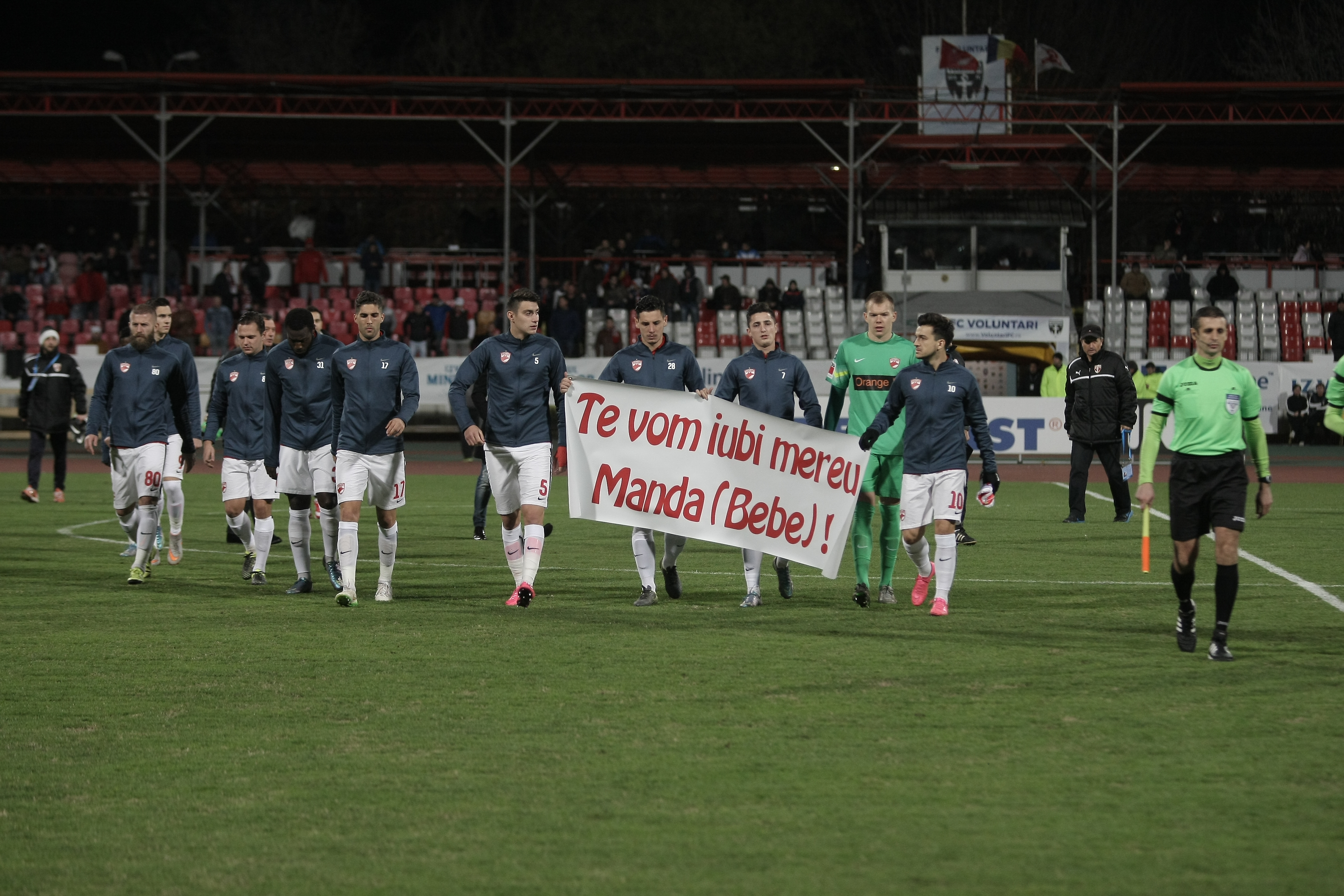 Liga 1: FC Voluntari - Dinamo 1-3. Gnohere a marcat după doar 36 de secunde, Steliano Filip a majorat diferența spre finalul primei părți. După pauză, Anton a marcat primul gol la Dinamo, iar Spahija a spălat rușinea gazdelor. Arbitrul Andrei Chivulete a anulat eronat un gol reușit de ilfoveni. ”Câinii roșii” au depășit Steaua în clasament / FOTO