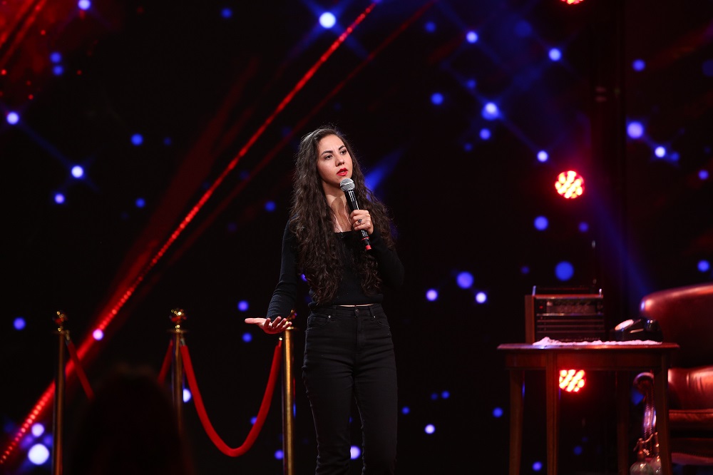 Amna vine la „Stand-Up Revolution”: „Îmi doream să n-ajung să mă duelez chiar cu ea”. Ce se întâmplă în ediția din această seară