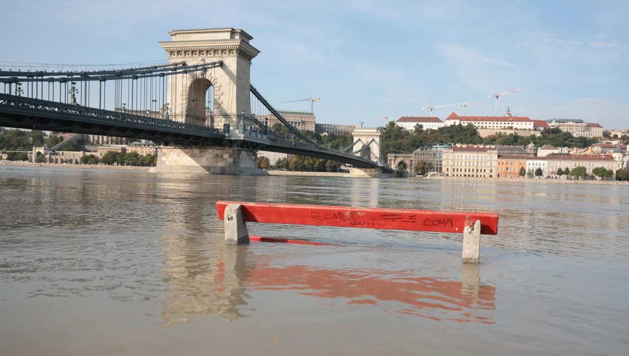 Dunărea a inundat cheiurile Budapestei, stare de alertă în capitala Ungaria. Orbán: „Suntem condamnați să cooperăm” | FOTO