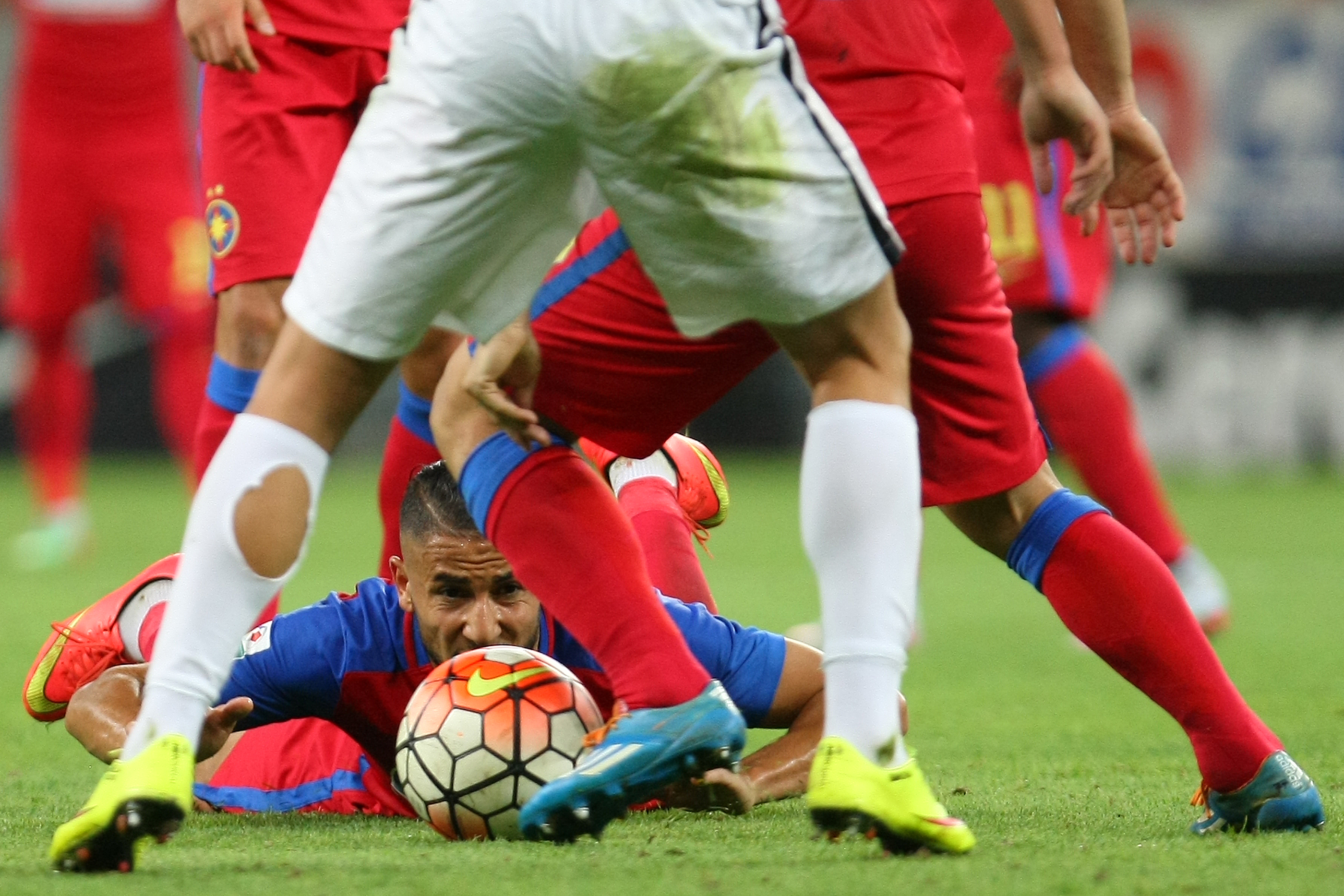 ZEROic! Steaua, blocată de Dinamo, după un derby intens, dar nul. Niște reumatici care au vrut să dea totul. Tribunele n-au reușit să înscrie în locul lor! / SUPER GALERIE FOTO