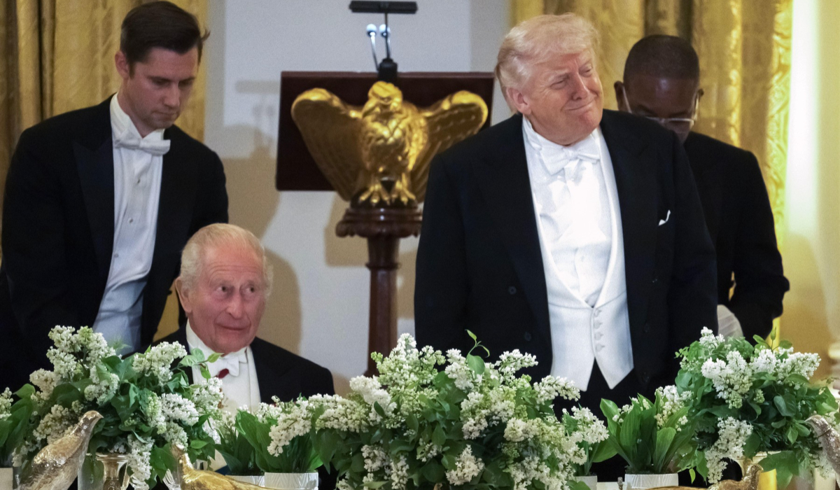 „Dacă nu eram noi, vorbeați franceza”. Schimbul de ironii dintre regele Charles și Donald Trump