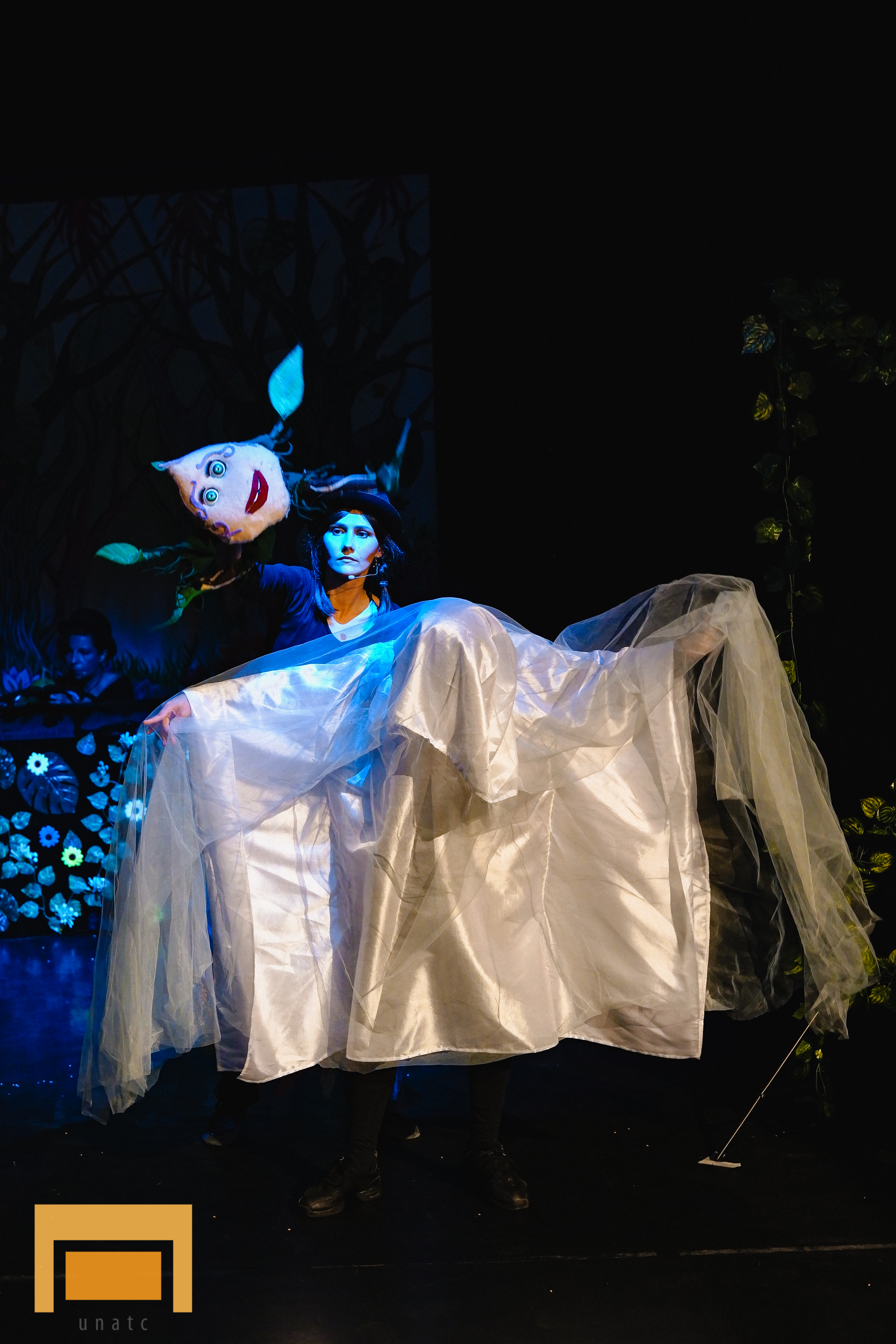Teatru pentru ochi închiși și glasuri mute. O artistă-păpușar a creat primul spectacol pentru copiii cu dizabilități: „Noi facem apel la părinți să-i lase pe scenă, dacă vor”