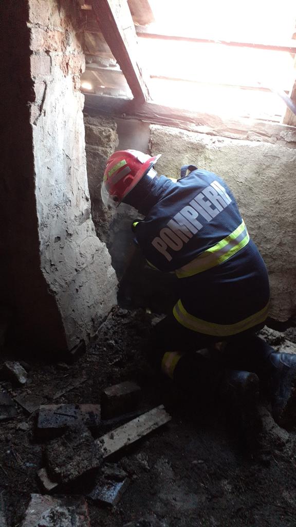 Incendiu la o şcoală din județul Arad. Elevii și profesorii au fost evacuați