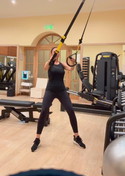 Cum se menține Andreea Marin după ce a slăbit 20 de kilograme. Ritualul pe care îl are chiar și în vacanță: „Uneori mi-e lene, dar… îmi impun”