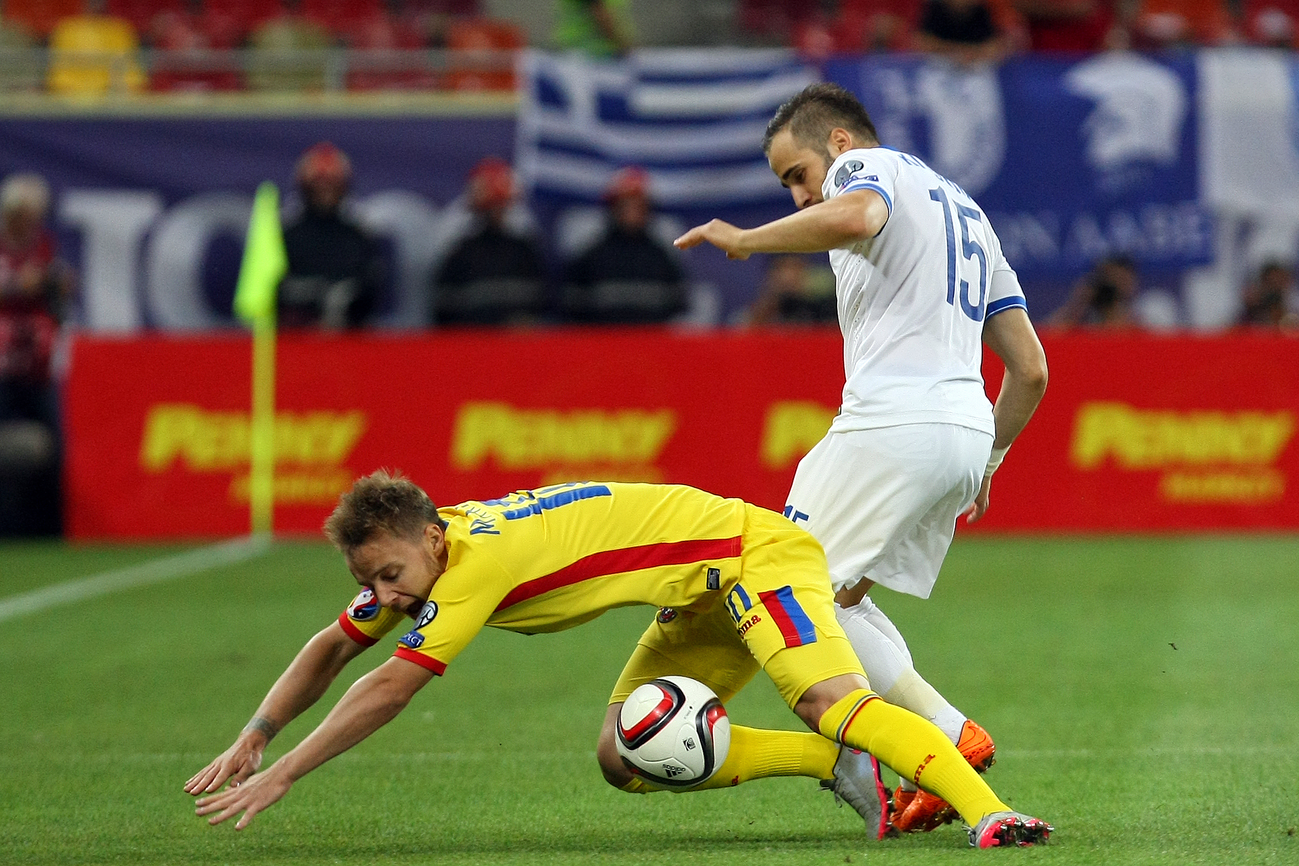 PRELIMINARIILE EURO 2016, ROMÂNIA - GRECIA 0-0. Tricolorii nu au mai găsit calea spre gol din luna martie. Tremurăm în continuare pentru calificare. Elevii lui Iordănescu rămân pe locul 2 în grupă, la trei puncte în faţa Ungariei
