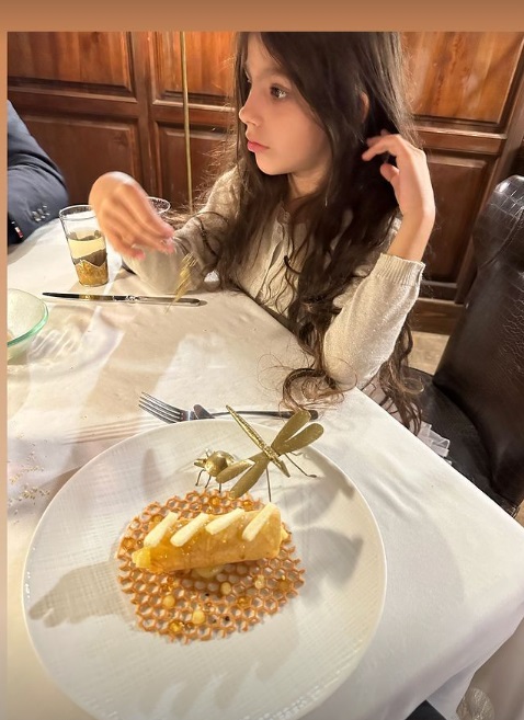 Imagini rare cu fiica Mădălinei Ghenea. Cât a crescut Charlotte, care la șase ani e pasionată de olărit