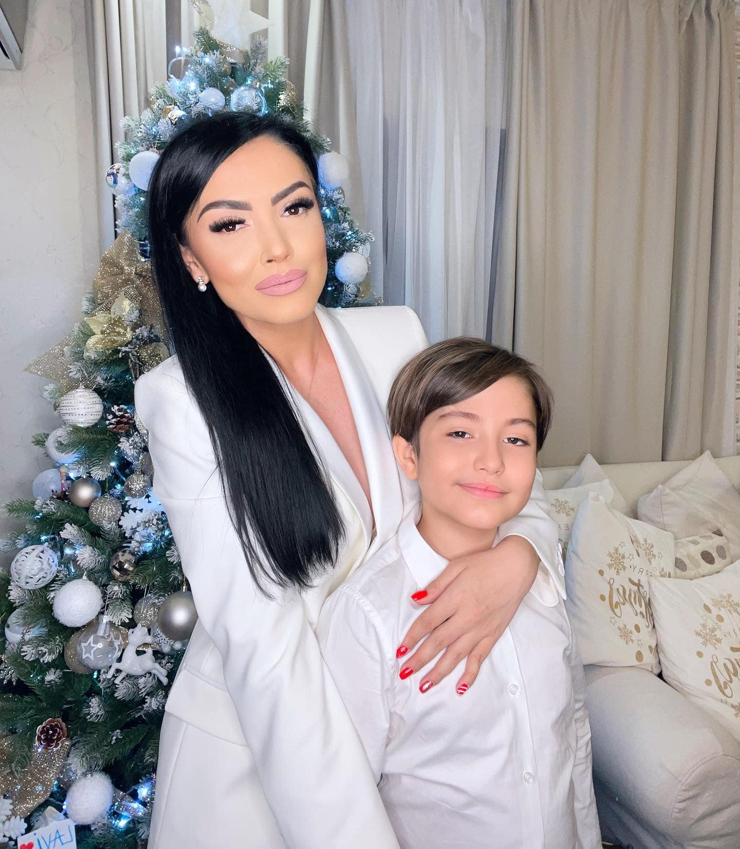 Cum s-a îmbrăcat Andreea Mantea în prima zi de școală a băiatului ei. Vedeta l-a dus pe David tot la școala privată