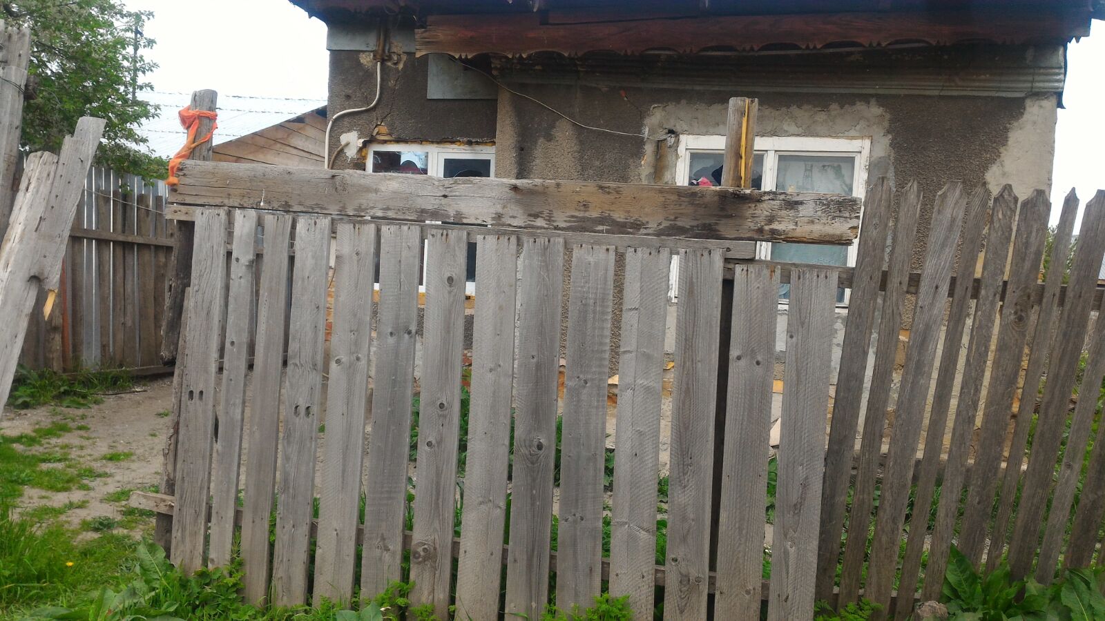 REPORTAJ: Ploiești, un oraș, două lumi total diferite: Viața în lux și viața printre gunoaie în urbea lui Caragiale/ VIDEO&FOTO
