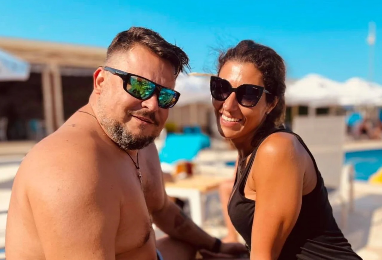 Mihai Bobonete, cu familia la meciul România - Belgia de la EURO 2024: „Îi iau și pe copii”. Cine e și cu ce se ocupă soția comediantului
