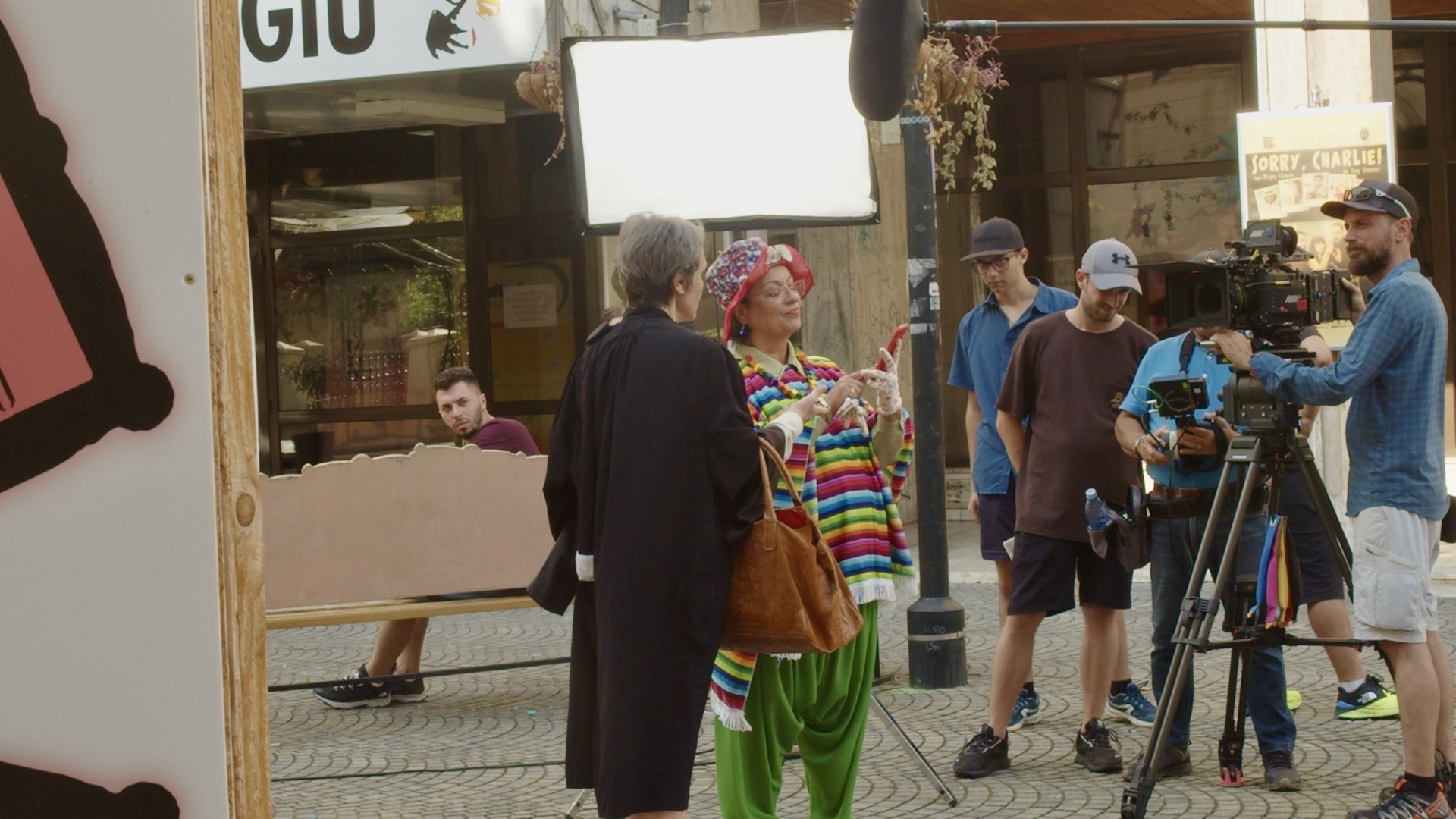 Lora și Emil Rengle, actori în producția „Ca fetele”, ce va avea lansarea în cinematografe în această toamnă. Ce nume mari mai fac parte din distribuție