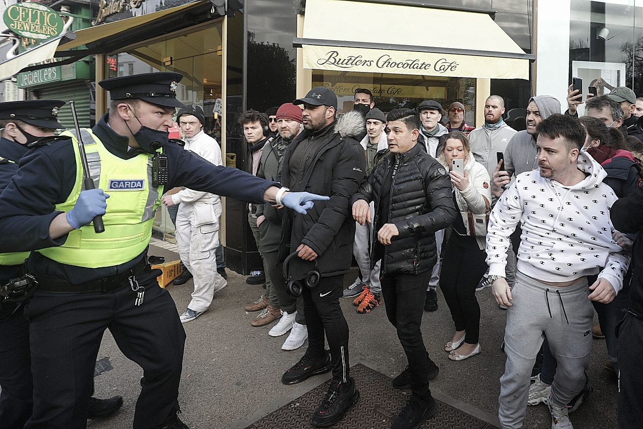 23 de arestări și cel puțin trei polițiști răniți, la Dublin, după o manifestație împotriva măsurilor anti-Covid